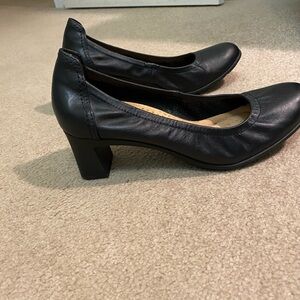 Clarks W Neily Pearl Pump - 9.5 Very Cute & Comfortable!